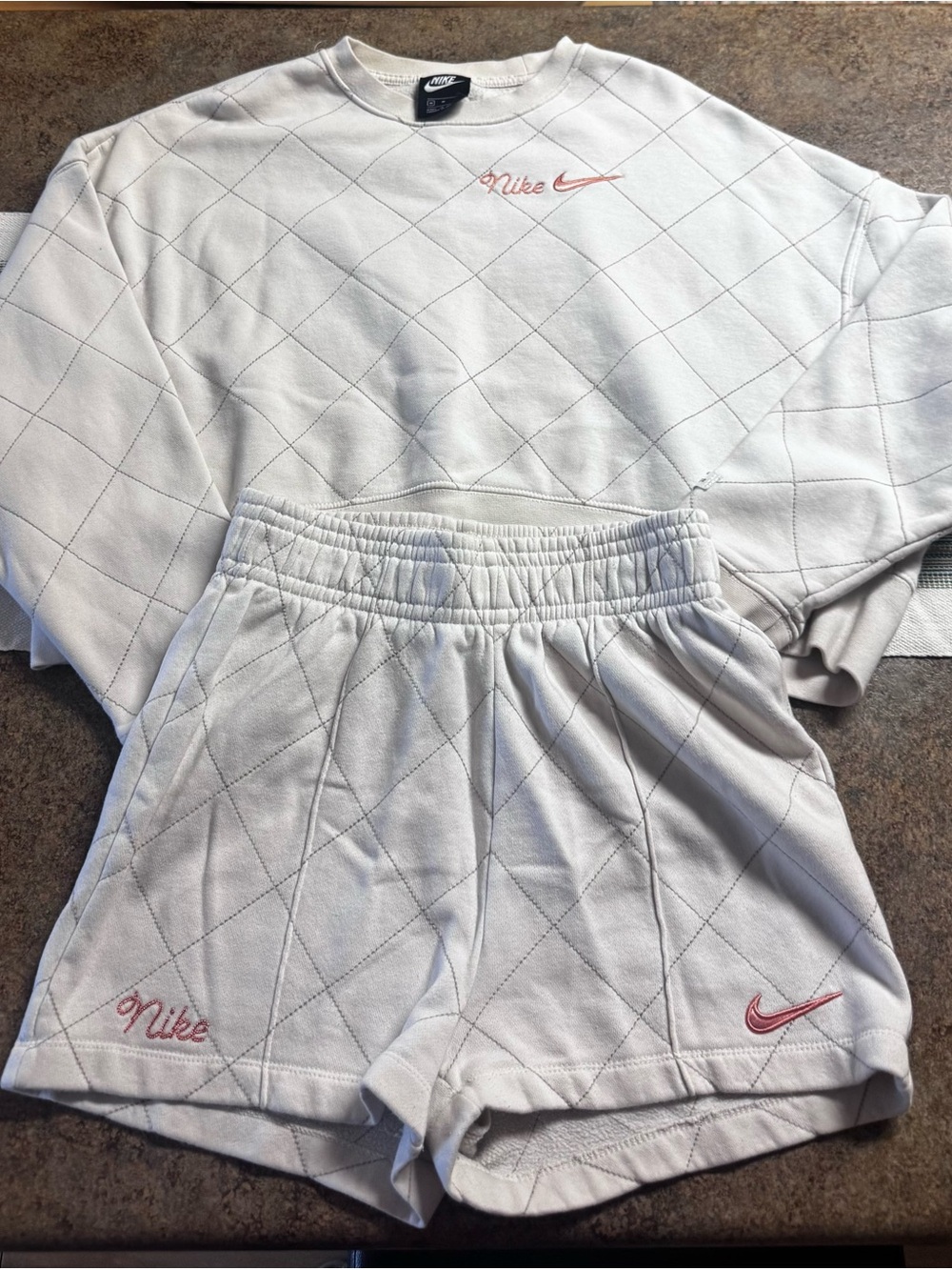 Nike White Quilted Woman’s Sweatshirt and Shorts Set with Pink Logo